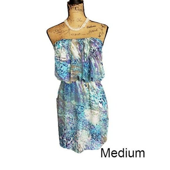 Women's Strapless Mini Dress Blue Summer Skies Print Medium NWOT - Picture 1 of 7